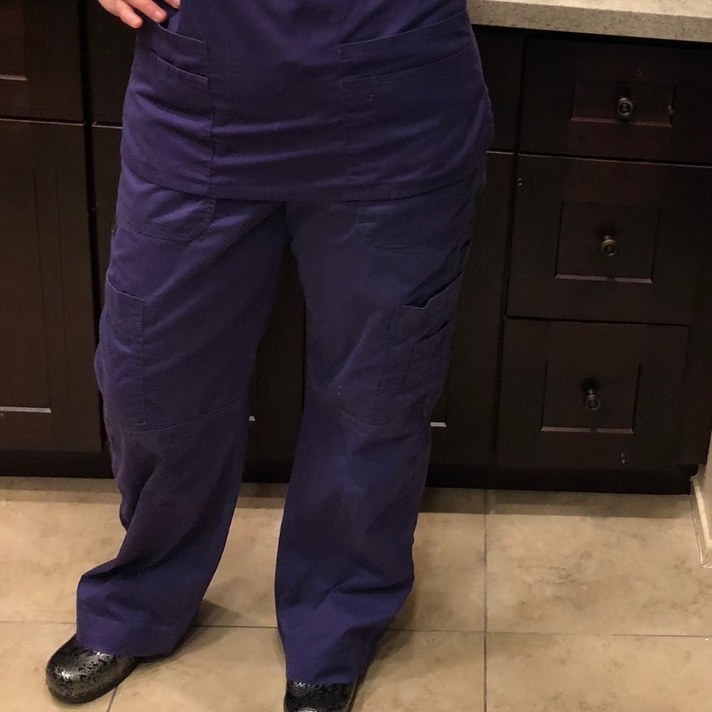 Dickies medium cargo scrub pants in grape